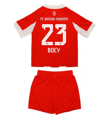 Bayern Munich Sacha Boey #23 Hjemmebanetrøje Børn 2025-26 Kortærmet (+ Korte bukser)